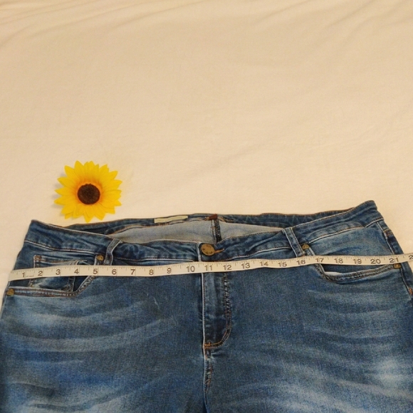 Kut. Women's Blue Jeans - Picture 9 of 11